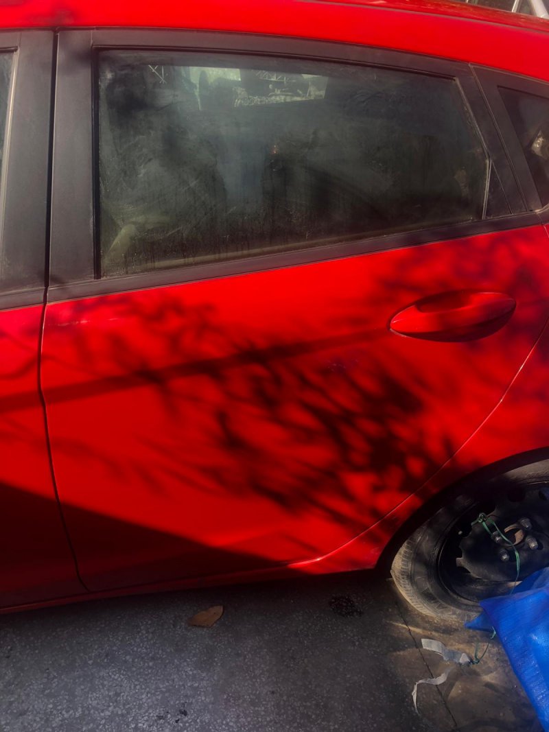Ford Fiesta (2010-2017) Kırmızı Sol Arka Kapı
